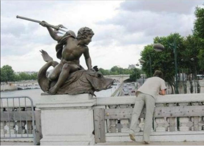 अजीब तसवीरें