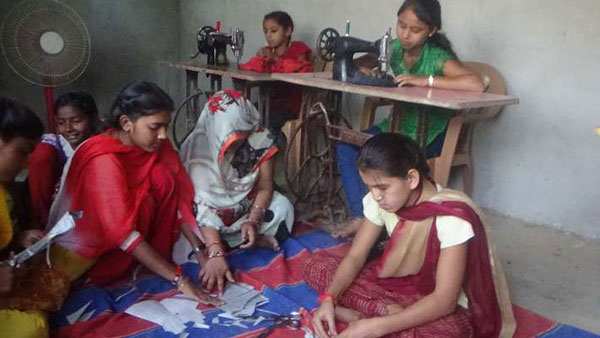 गांव की बेटियां