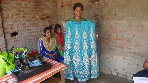 गांव की बेटियां