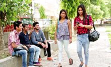 लड़कियों को छेड़ना