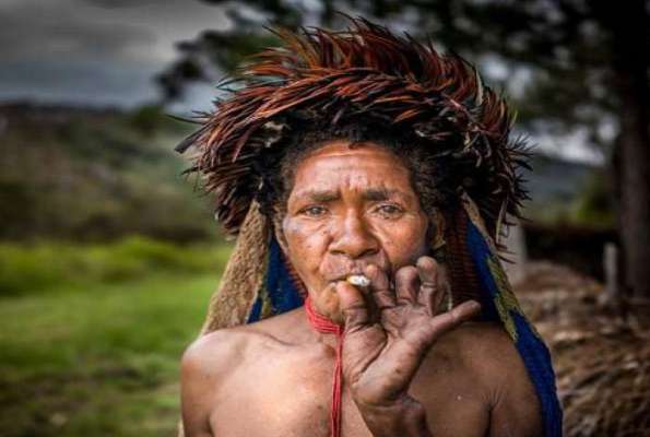 प्रथा के कारण