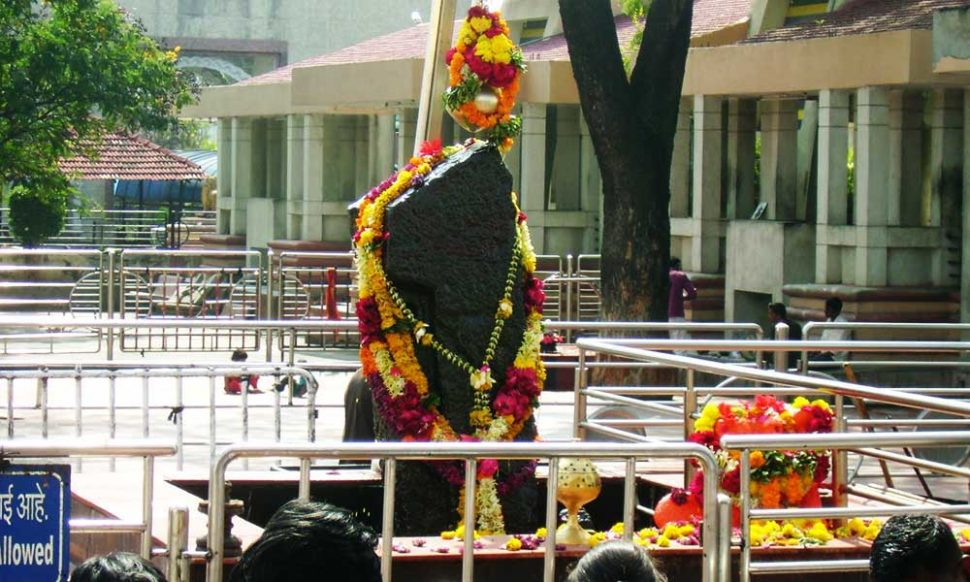 शनिदेव पर तेल चढ़ाने के पीछे की वजह