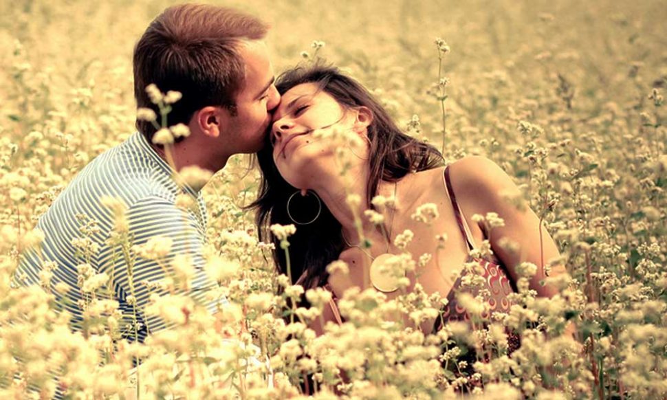 चीज़ें जो ज़िन्दगी में रोमान्स बढ़ाएगी