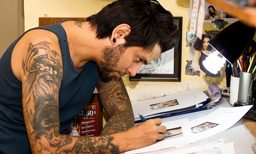 टैटू आर्टिस्ट