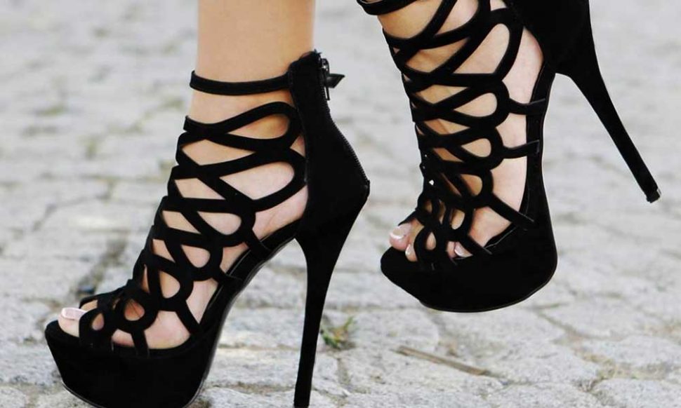 हाई हील्स पहनने का फैशन