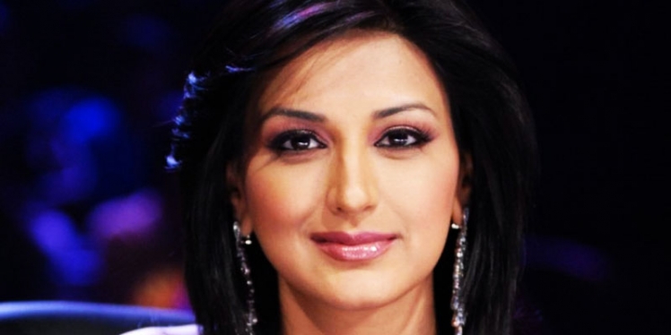 Beautiful-Sonali-Bendre-Wallpaper