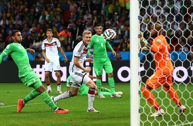 article-2675719-1F4995D000000578-984_634x438_1