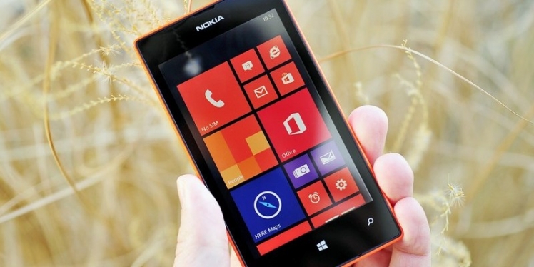 Nokia_Lumia_565