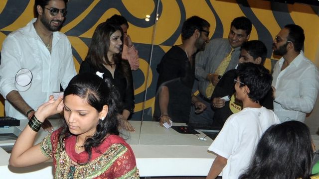 211571-rohit-shetty-abhishek-bachchan-ajay-devgan-and-prachi-desai-of