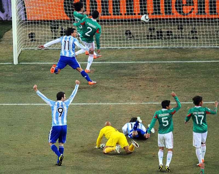 carlos-tevez-offside-goal