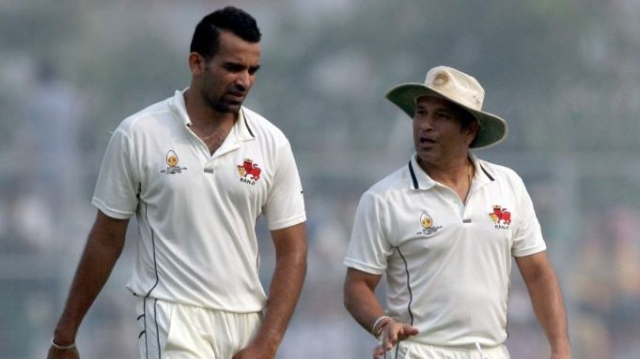 sachin-tendulkar-with-mumbai-captain-zaheer-khan-112875