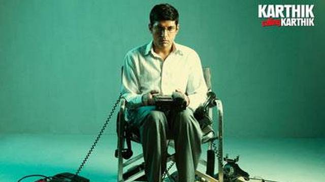 Farhan-Akhtar-in-a-still-from-the-movie-Karthik-Calling-Karthik-