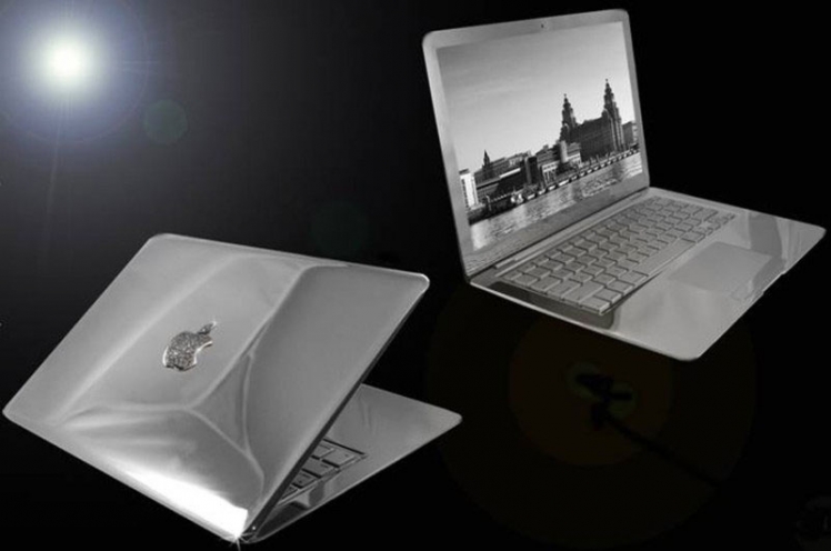 stuart-hughes-macbook-air-supreme-ice--edition