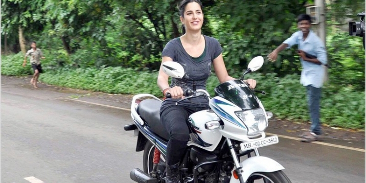 Katrina-Kaif-Bike-Ride-5