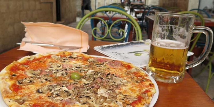 croatia-dubrovnik-food-pizza