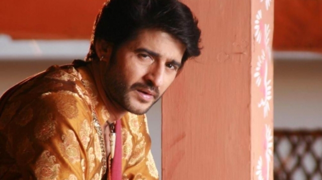 Hiten-Tejwani-Wallpaper-4_cropped