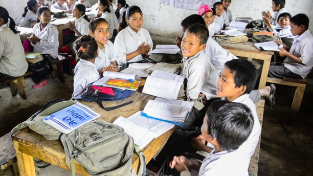 children_sittinn_in_classroom1