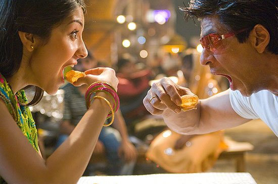 0017_gol-gappa-eating-rnbdj