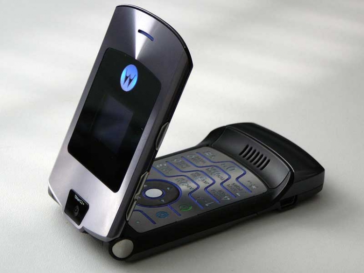 motorola-razr-flip-phone