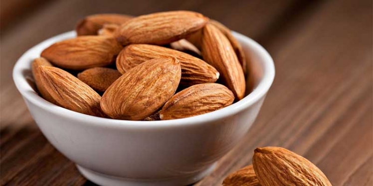 food-almonds-a-cup