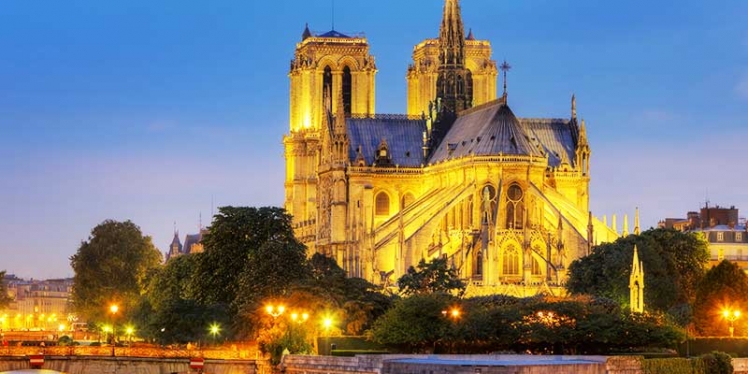 Notre-Dame-Cathedral-Paris-at-Night