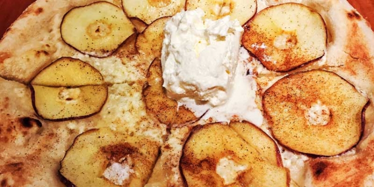 apple-cinnamon-pizza