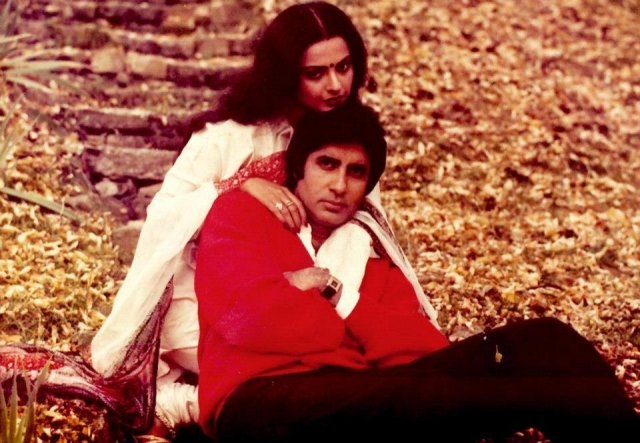 Amitabh-Bachchan-with-Rekha-in-the-movie-Silsila1
