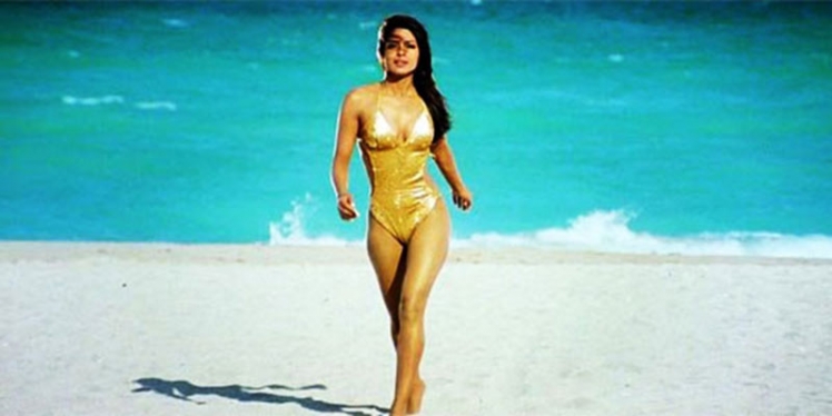 hot-bollywood-actress-priyanka-chopra-bikini-item-dance-photos-17_650