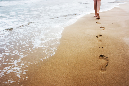beach-footprints