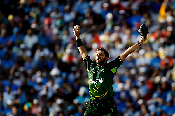 Shahid-Afridi-celebrates