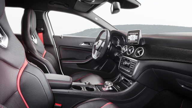 2015-mercedes-benz-gla45-amg-06-1