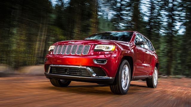 3-2014-grand-cherokee-driving-in-the-woods