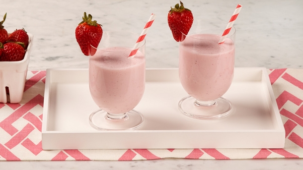Strawberry_Banan_Smoothie_-thumb-610xauto-289444