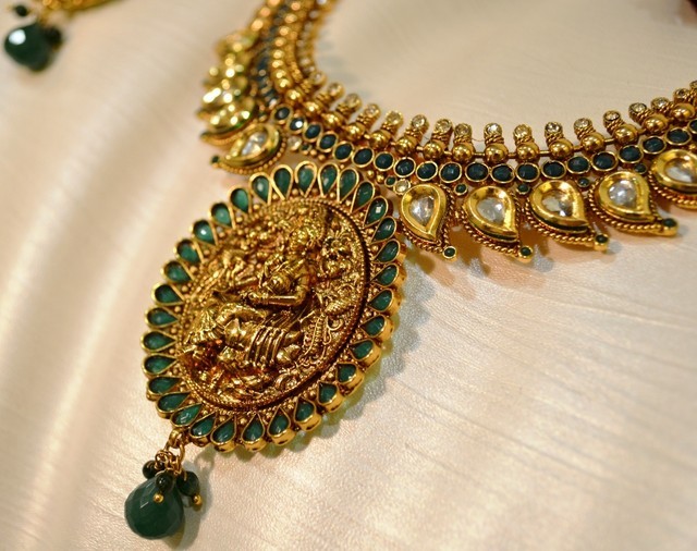 d0694-bollywood-style-temple-jewellery-laxmi-pendant-green-beads112742