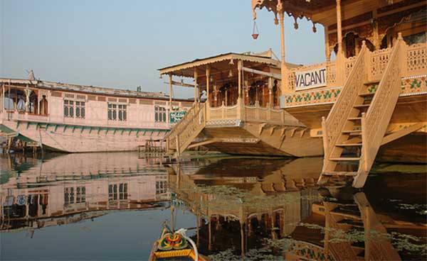 kashmir-houseboat