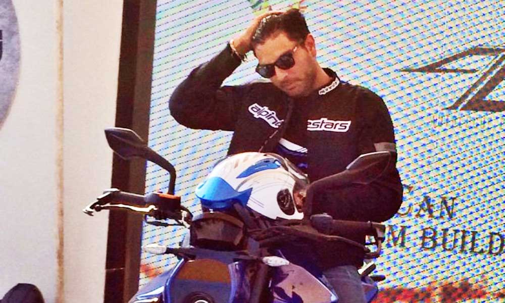 Yuvraj Singh KTM-390 launch