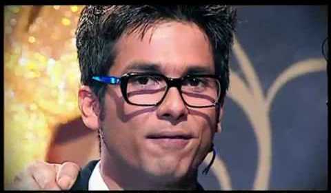 Shahid_Kapoor_and_Shahrukh_Khan_Host_Star_Screen_Awards_2010