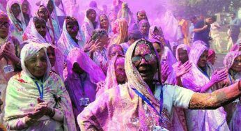Draped In White, Vrindavan Widows Are Having The Time Of Their Life This Holi!