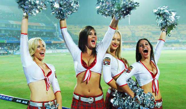 Cheerleaders from Deccan Chargers will leave you wanting for more