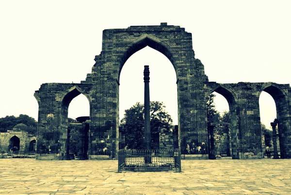 Iron-Pillar-Qutum-Complex-Delhi