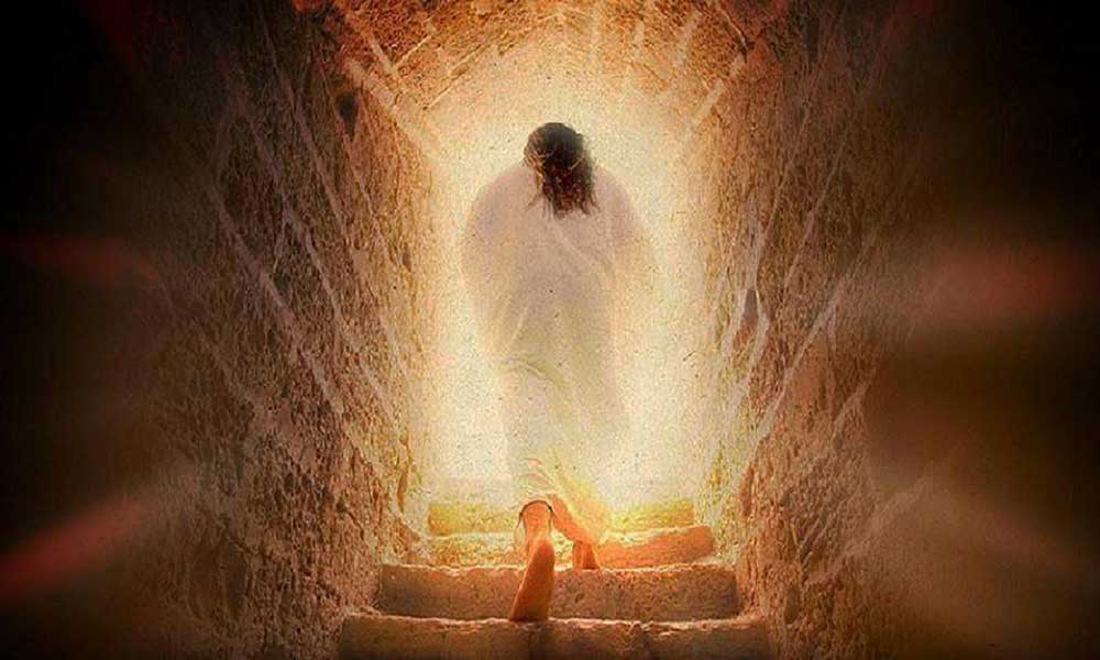 Jesus-Walking-Out-of-the-Tomb