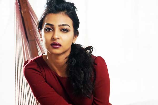 Actress-Radhika-Apte-Latest-Hot-Photos-(7)