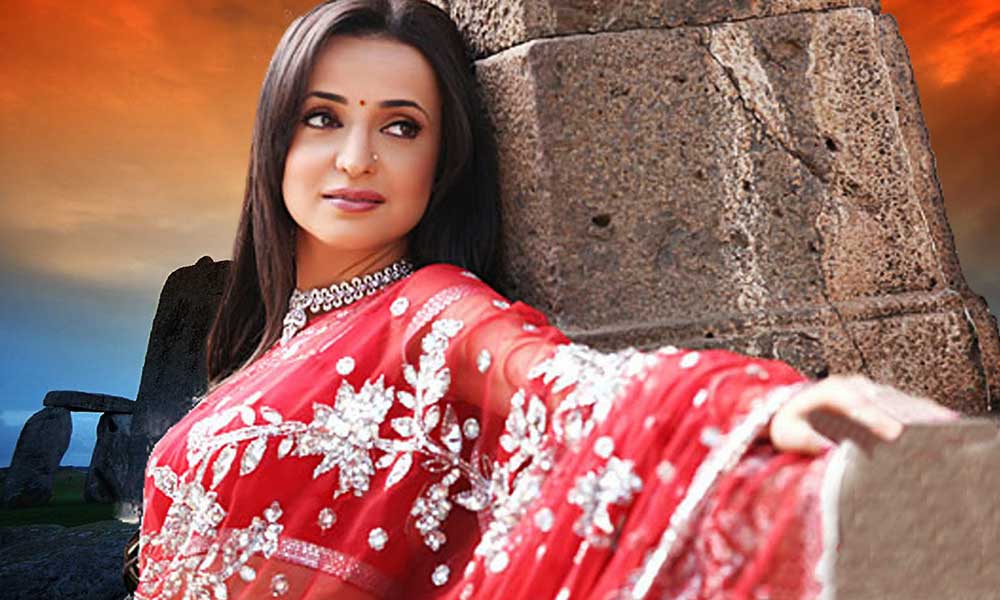 Sanaya-Irani-in-saree