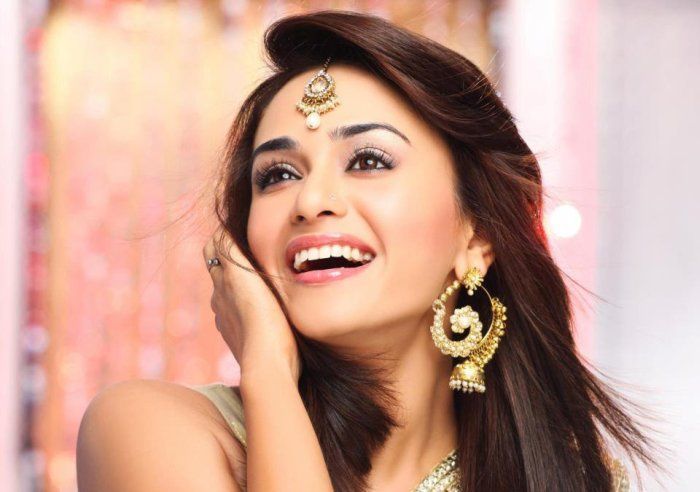 Amruta_Khanvilkar_smiling