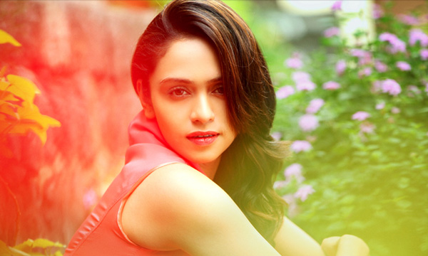 amruta-khanvilakr-1