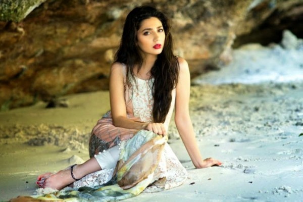 mahira-khan-hot-3