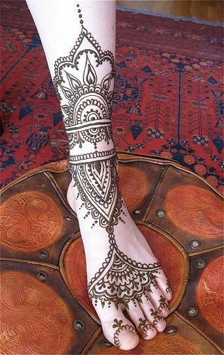 unique-mehndi-design-feet-3