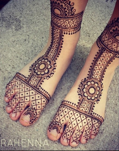 unique-mehndi-design-feet-4
