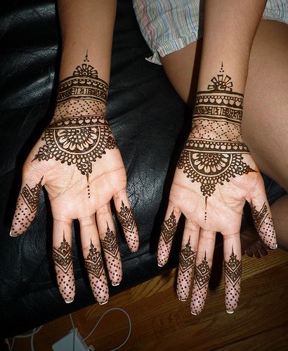 unique-mehndi-hands-6