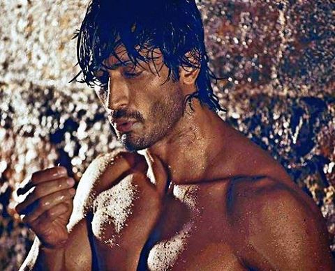 The Action Hero Vidyut Jamwal Will Swoon You With His Sexy Body
